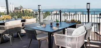 Aprilis Hotel - Özel Sınıf