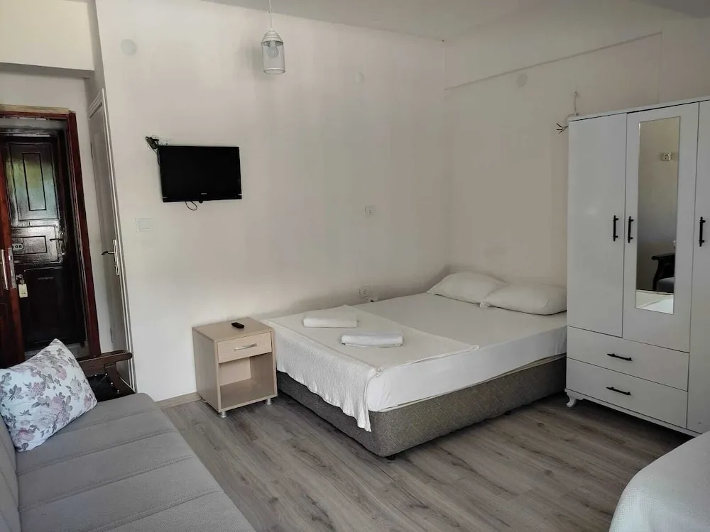 Standard Üç Kişilik Oda, Bahçe Manzaralı