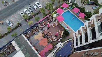 The Corner Park Hotel