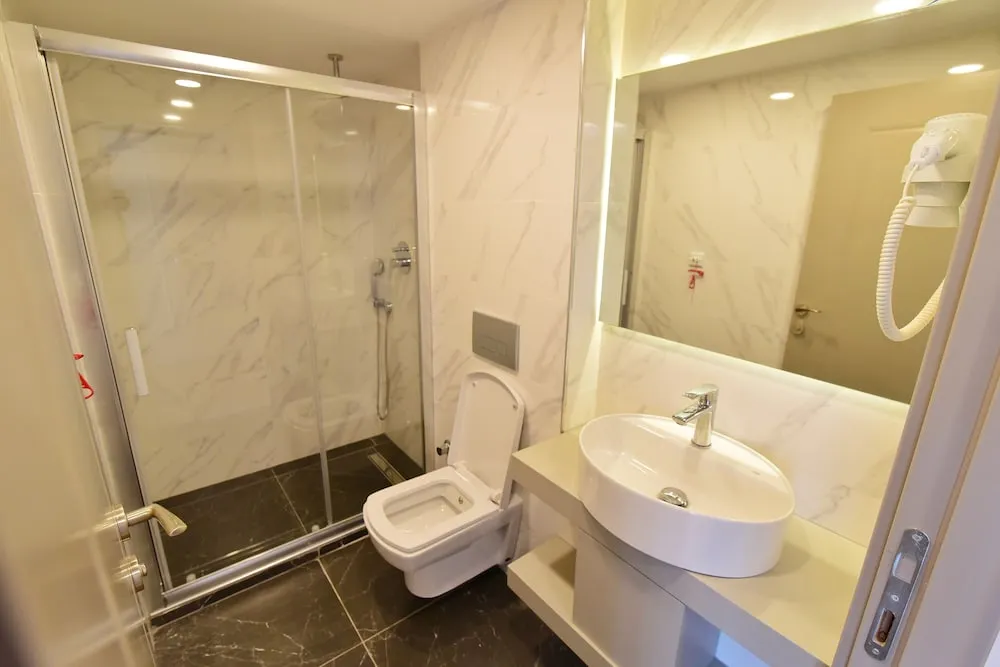 Deluxe Oda, Balkon, Kısmi Deniz Manzaralı