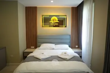 Ayder Altıparmak Suit