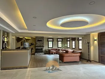 Ayder Altıparmak Suit