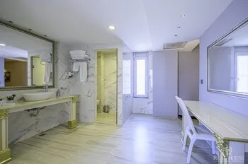 Real House Boutique Hotel
