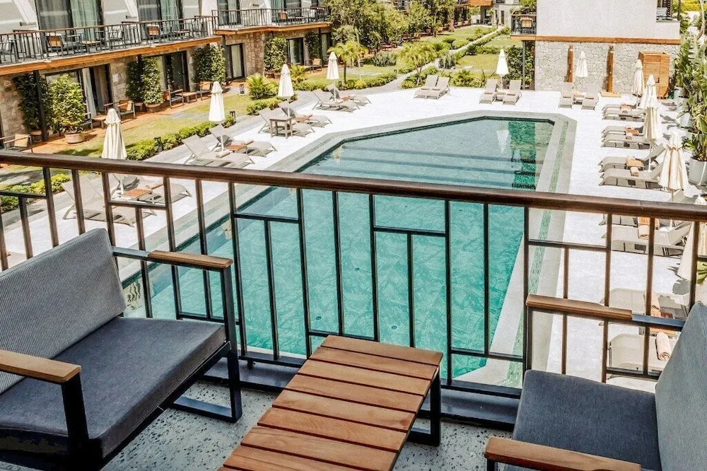 Prive Suite Pool View