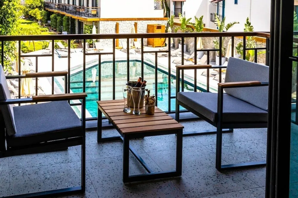 Prive Suite Pool View