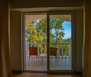 Senza Garden Holiday Club