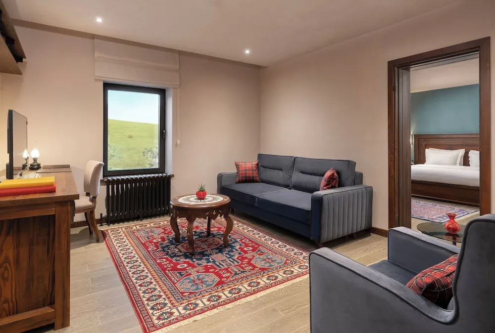 Junior Süit, Teras (Sakura)