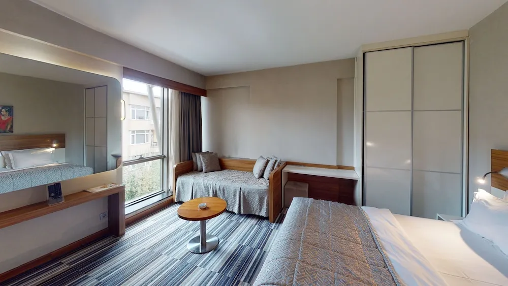 DLX ROOM