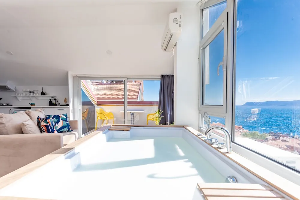 Bella Deluxe Jacuzzi Studio 1+0