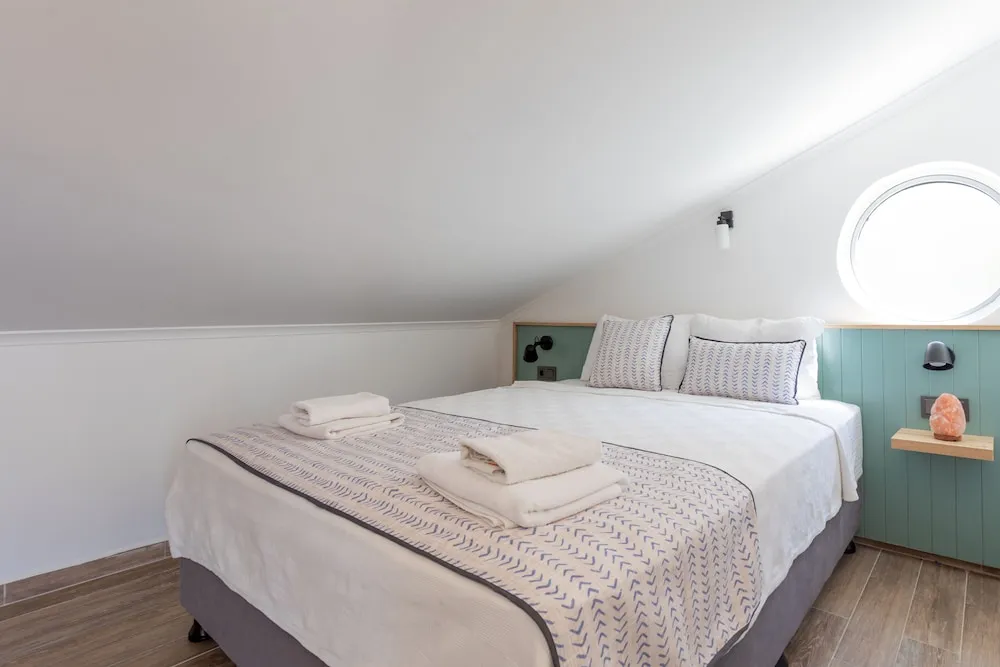 Standard Çatı Katı Süiti (Penthouse), 1 Yatak Odası, Kısmi Deniz Manzaralı