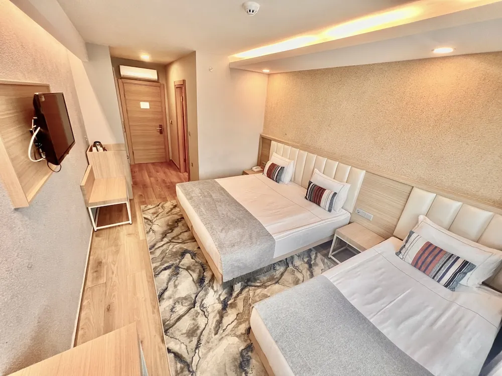 Deluxe Üç Kişilik Oda, Sigara İçilmez, Şehir Manzaralı