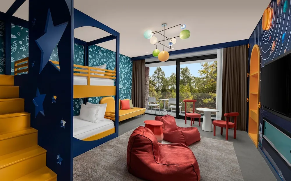 Thema Deluxe Family Room