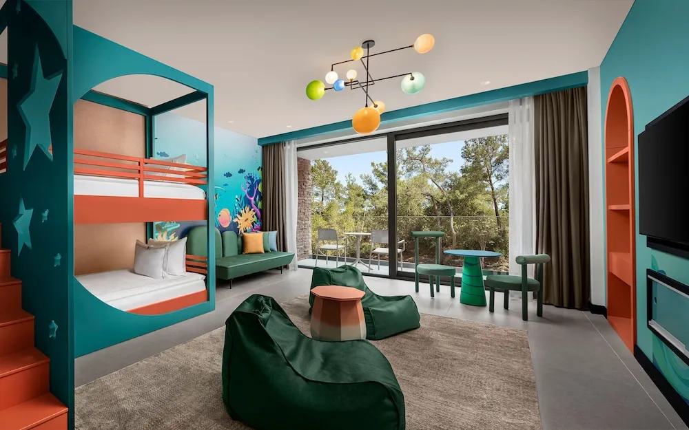 Thema Deluxe Family Room