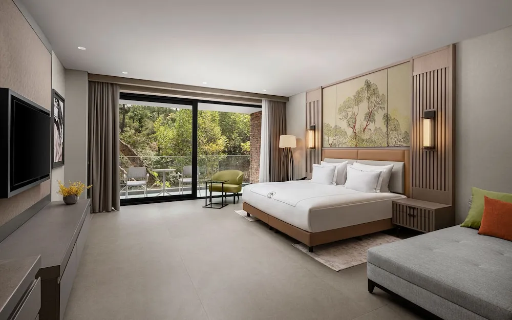 Deluxe Family Room Forest View