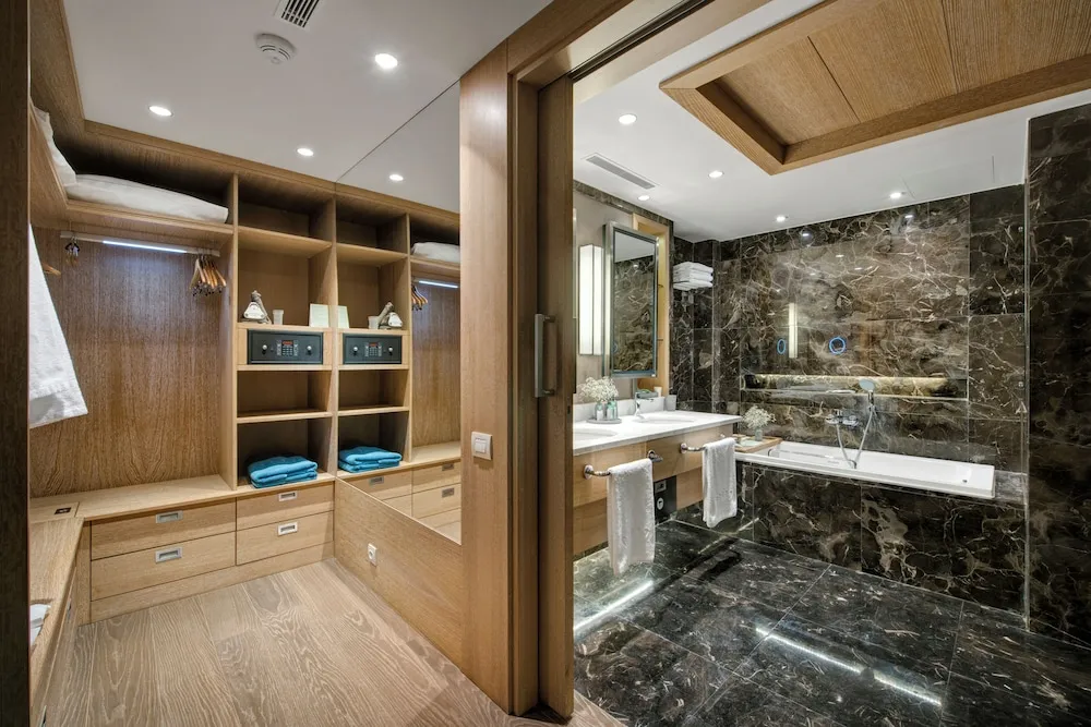 Pearl Pool Suite