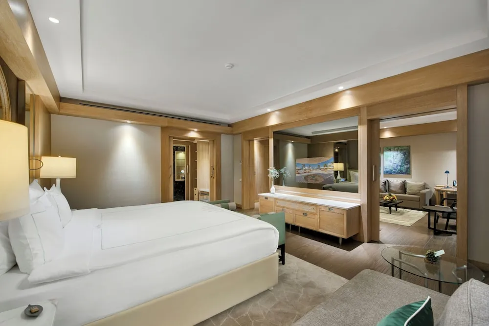 Pearl Pool Suite