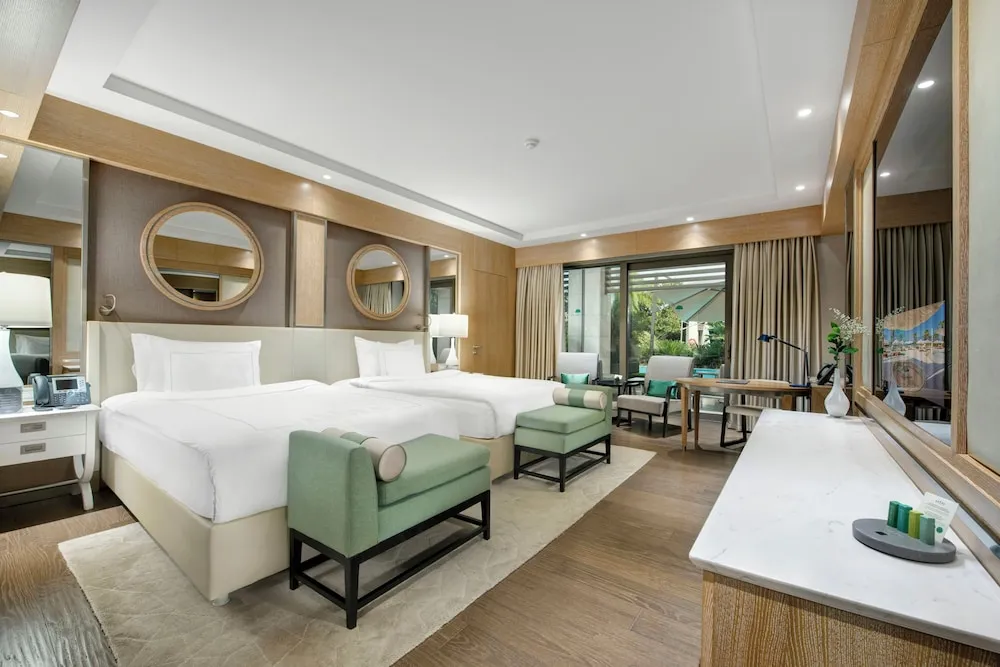Pearl Pool Room