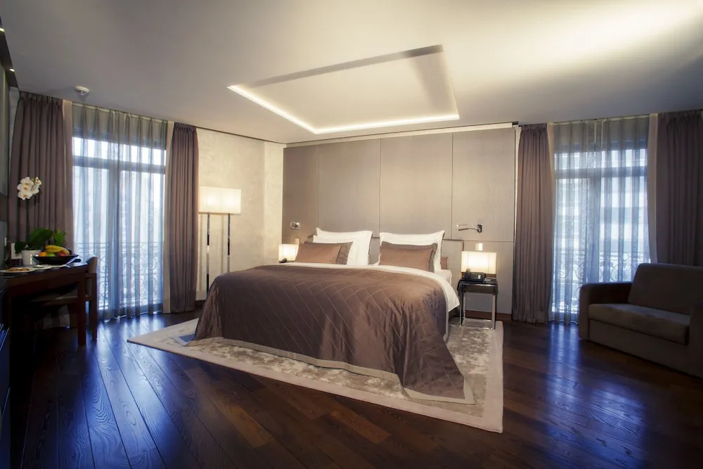 Luxury Tek Büyük Yataklı Oda