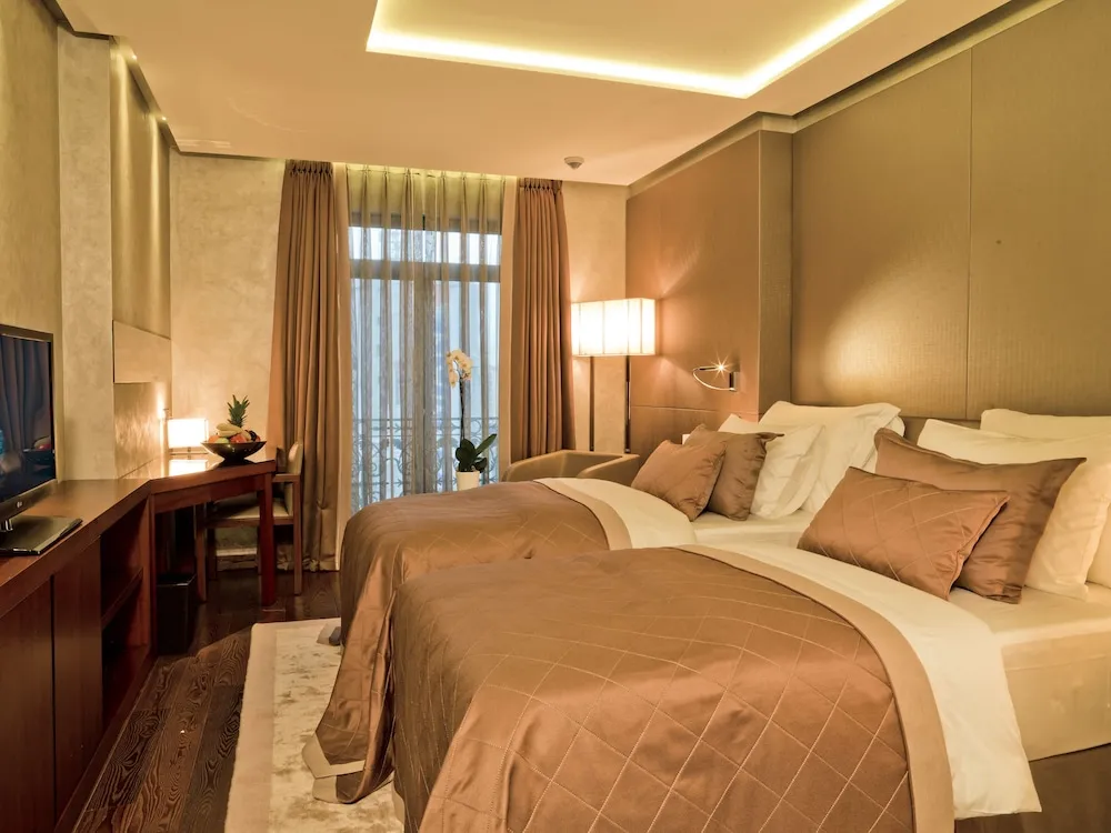 Luxury Tek Büyük Yataklı Oda