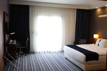 Holiday Inn Express Manisa - West, bir IHG oteli