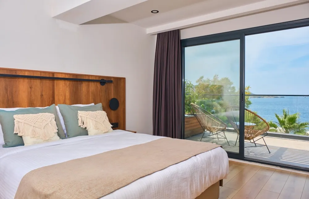 Deluxe Tek Büyük Yataklı Oda, Balkon, Deniz Manzaralı