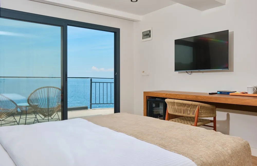 Deluxe Tek Büyük Yataklı Oda, Balkon, Deniz Manzaralı