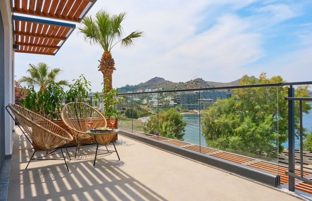 Deluxe Tek Büyük Yataklı Oda, Balkon, Deniz Manzaralı