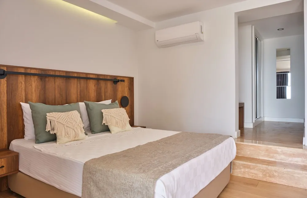 Deluxe Tek Büyük Yataklı Oda, Balkon, Deniz Manzaralı