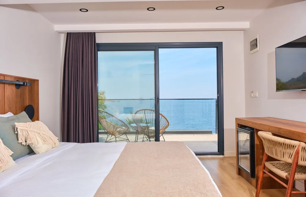 Deluxe Tek Büyük Yataklı Oda, Balkon, Deniz Manzaralı