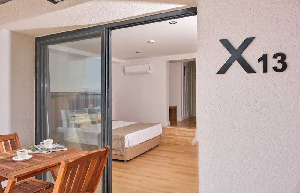 Deluxe Tek Büyük Yataklı Oda, Balkon, Deniz Manzaralı