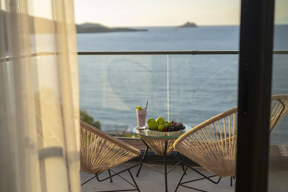Deluxe Tek Büyük Yataklı Oda, Balkon, Deniz Manzaralı