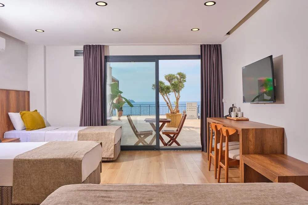 Deluxe Üç Kişilik Oda, Balkon, Deniz Manzaralı
