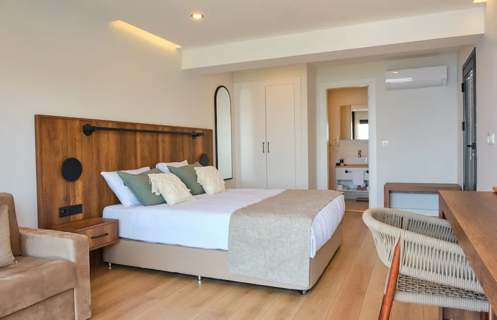 Deluxe Üç Kişilik Oda, Balkon, Deniz Manzaralı