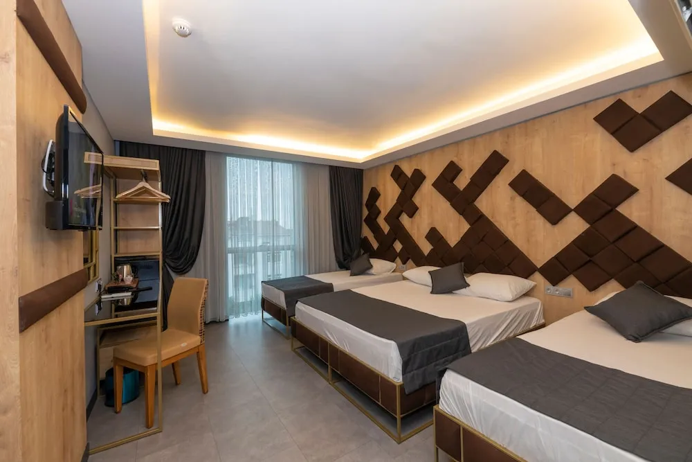 Deluxe Dört Kişilik Oda