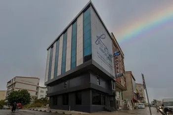 Fly And Stay Airport Hotel