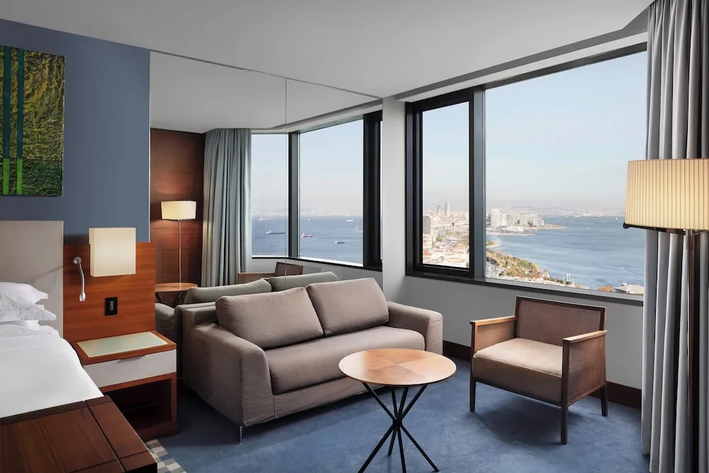 Premium Oda, 1 En Büyük (King) Boy Yatak ve Çekyat, Deniz Manzaralı