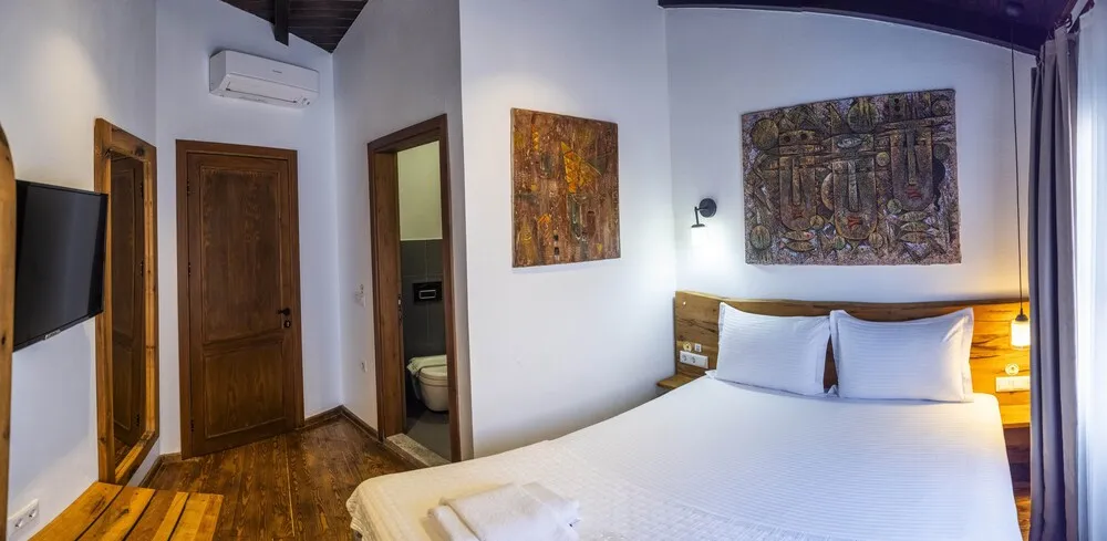 Comfort Room, City View (Gabriela)