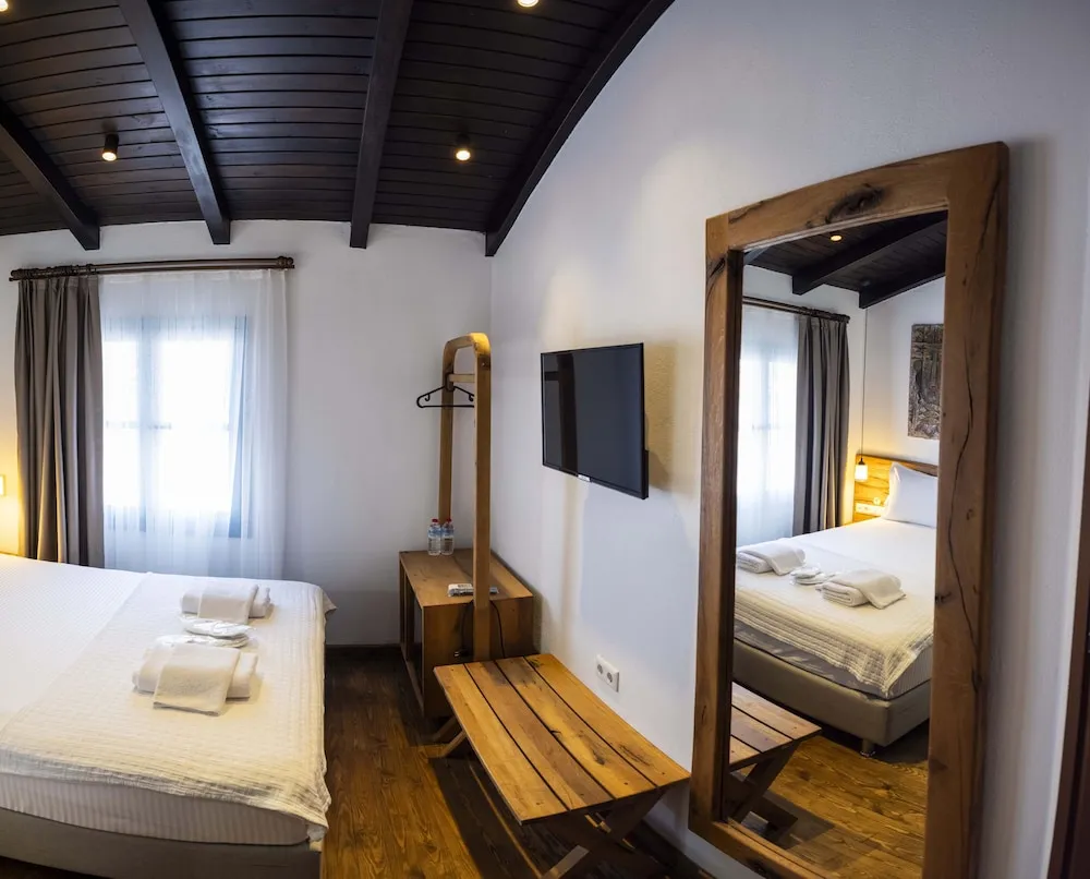 Comfort Room, City View (Gabriela)
