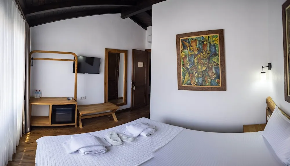 Comfort Room, City View (Gabriela)