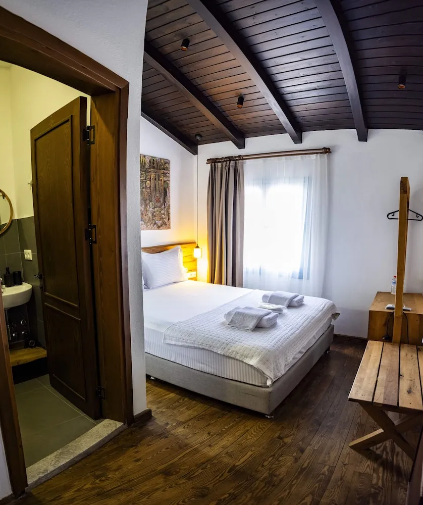 Comfort Room, City View (Gabriela)