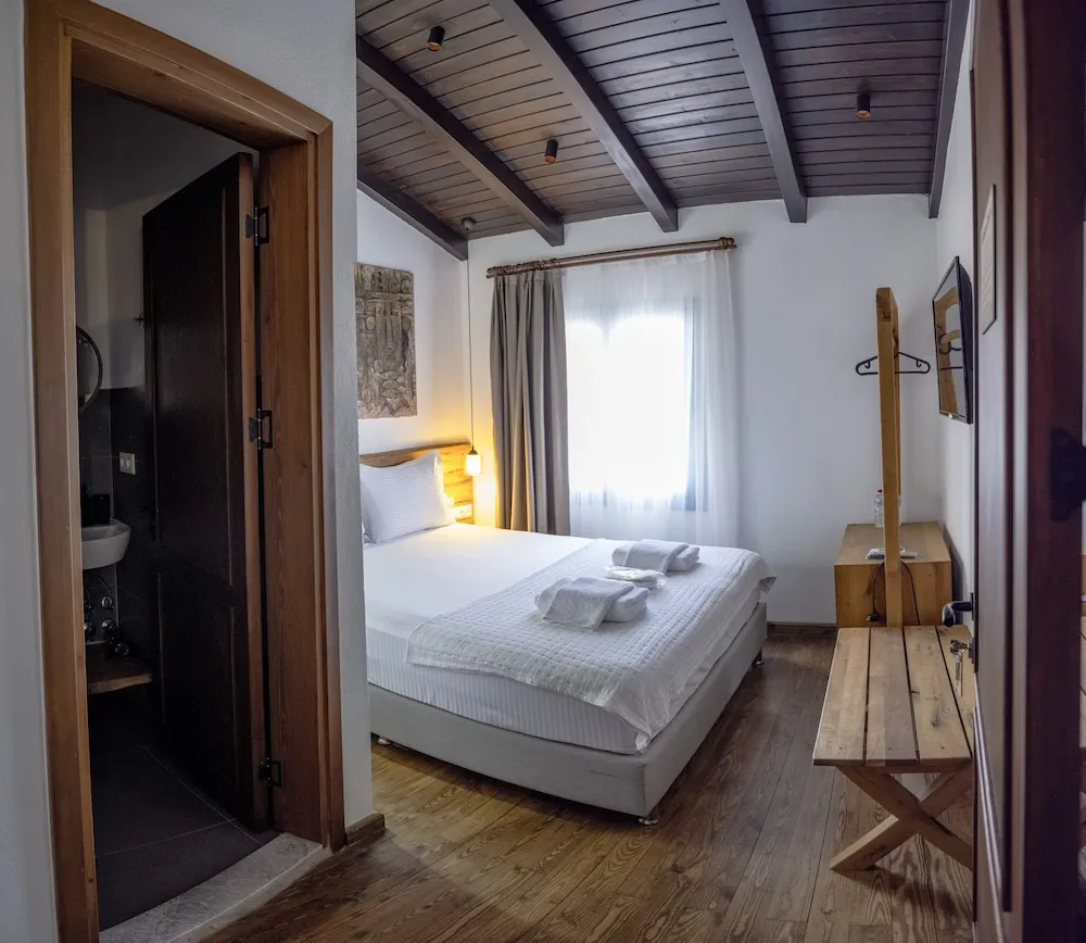 Comfort Room, City View (Gabriela)