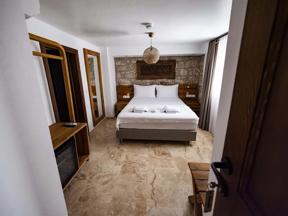 Deluxe Suite, City View (Rosalia)