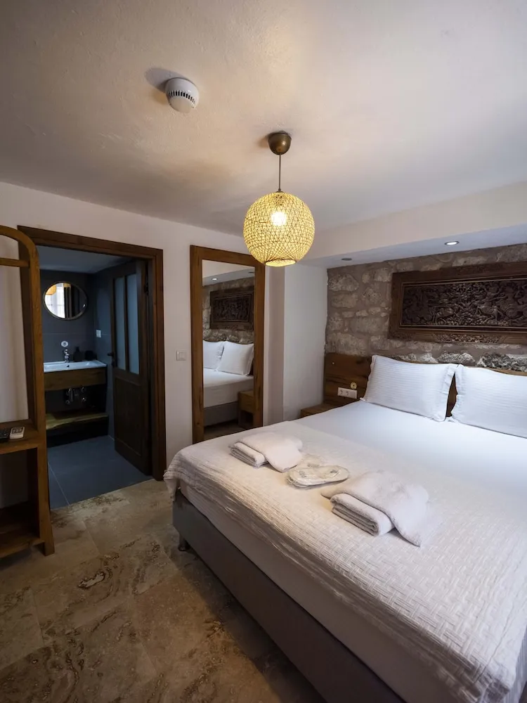 Deluxe Suite, City View (Rosalia)