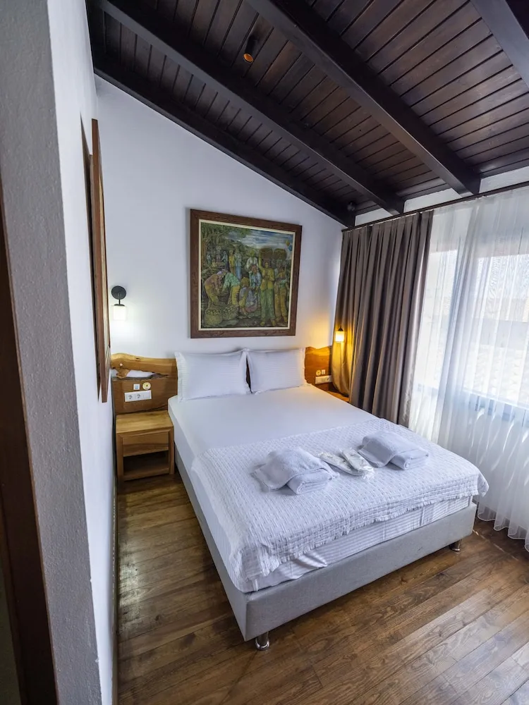 Comfort Room, City View (Camila)