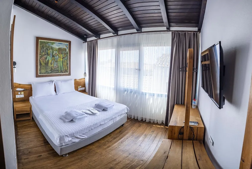 Comfort Room, City View (Camila)
