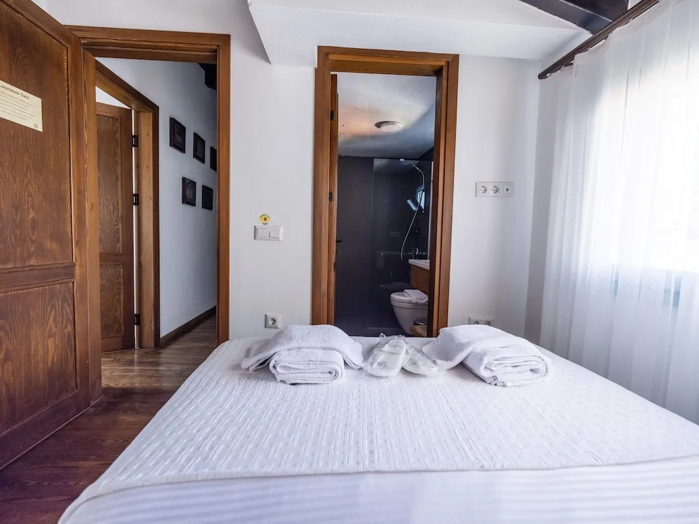 Standard Room, City View (Laura)
