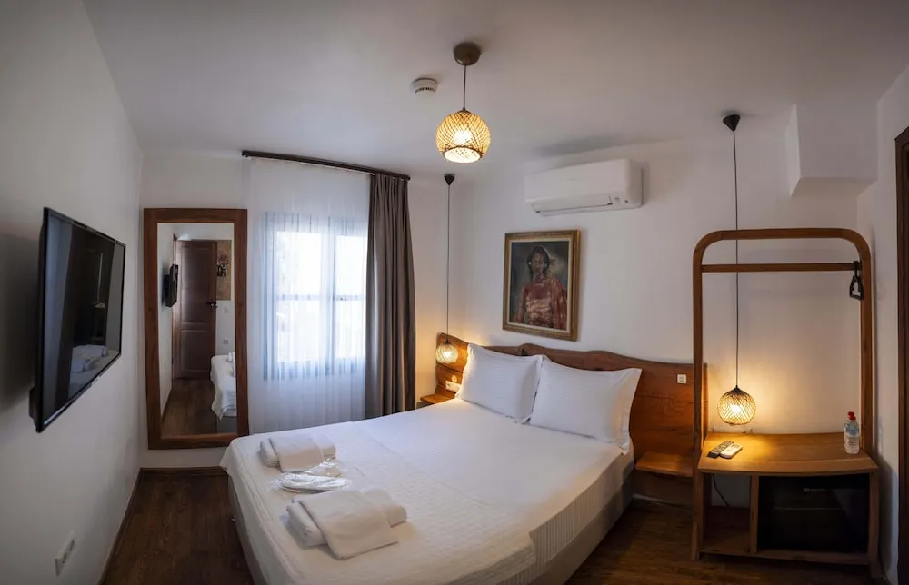 Standard Room, Courtyard View (Isabela)