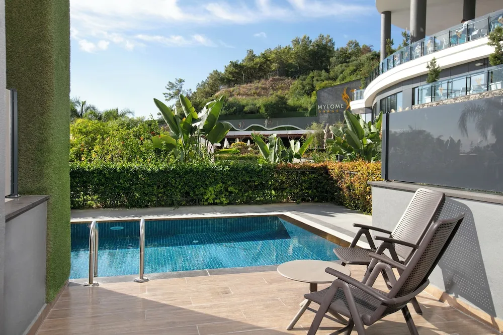 Swim Up Superior Garden View Room