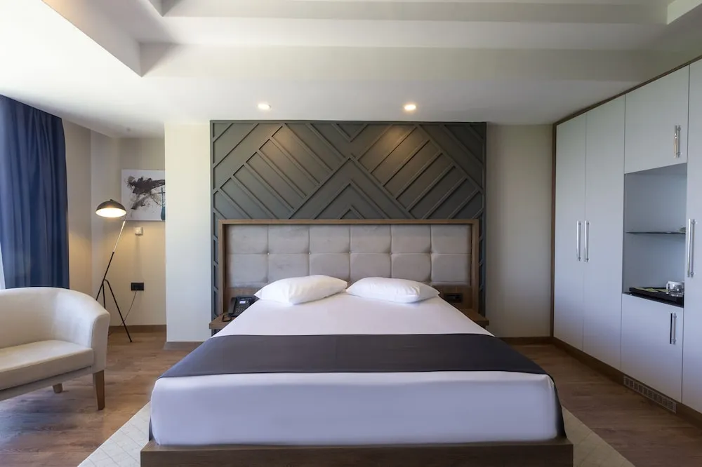 Superior Oda, Göl Manzaralı