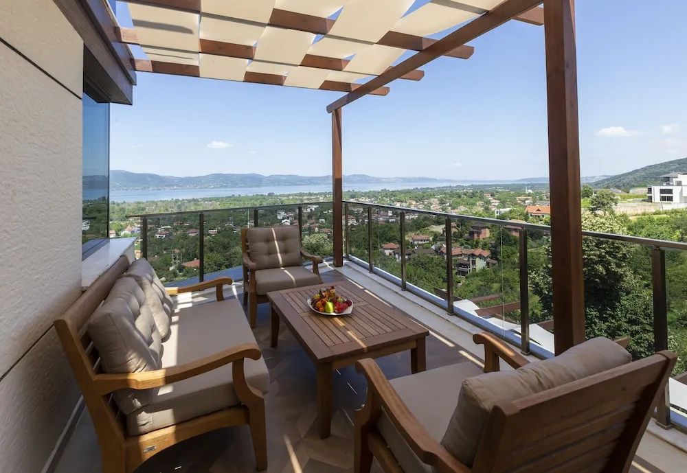 Deluxe Oda, Teras, Göl Manzaralı